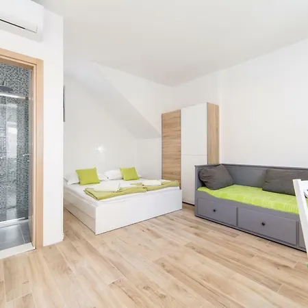 Apartment Ujdur