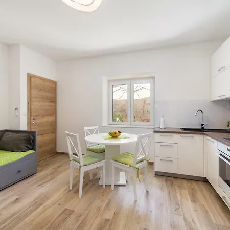 Apartment Ujdur *