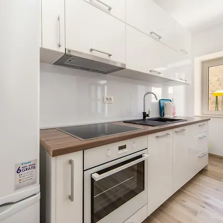 Apartment Ujdur