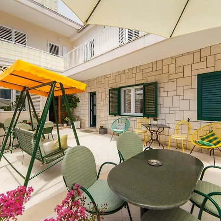 Ujdur Apartment *