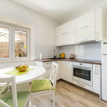 Ujdur Apartment *