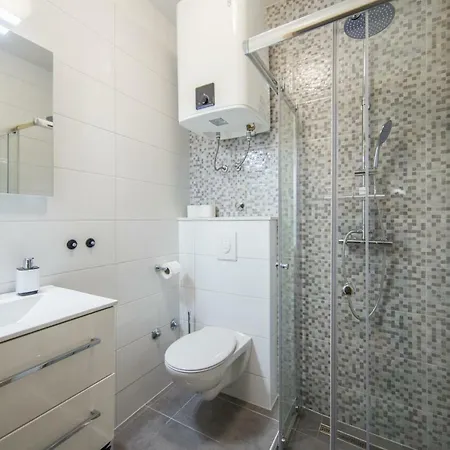 Ujdur Apartment